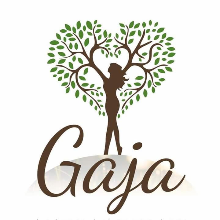 Logo firmy z sylwetką kobiety wkomponowaną w drzewo z liśćmi w kształcie serca, nazwa firmy 'Gaja' napisem ozdobnym.