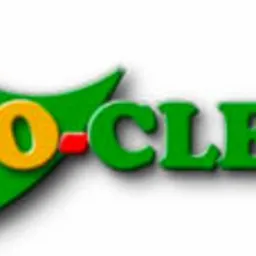 Logo firmy BIO-CLEAN: zielony liść z żółtym napisem BIO, połączony z zielonym napisem CLEAN z czerwoną kropką między słowami. Czysty, biały minimalizm tła.