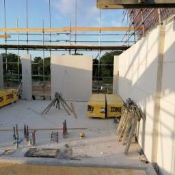 Ściany z silikatow, jako strop zostaną zastosowane płyty kanałowe, jak prawie wszystkich holderskich budowach prostych 