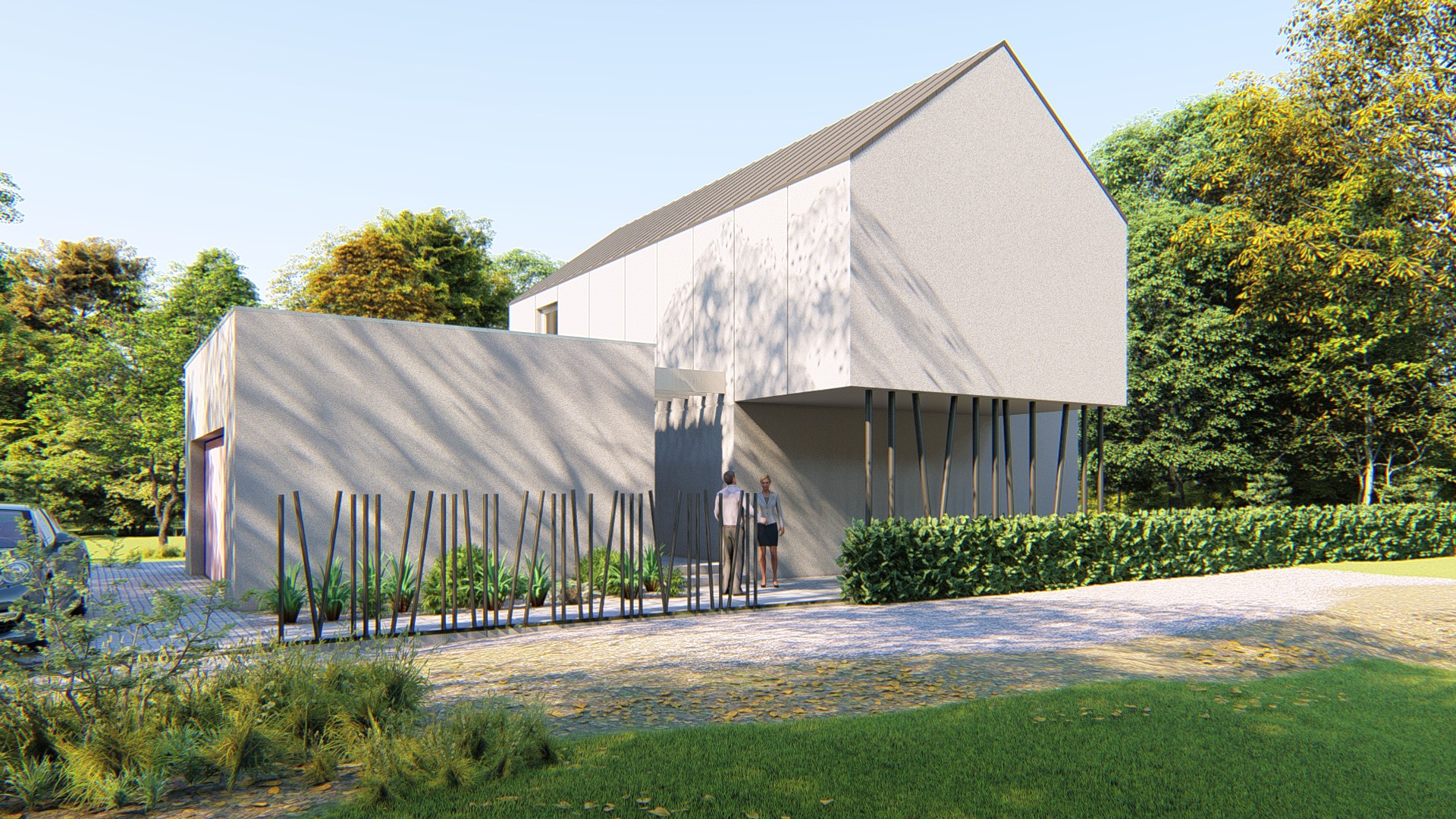 Nowoczesny dom z jasną elewacją i dwuspadowym dachem, otoczony zielenią, z parą osób stojących przed wejściem.