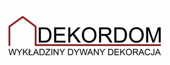 Logo firmy Dekordom z czerwoną obudową domu i napisem 'Wykładziny Dywany Dekoracja' pod spodem.