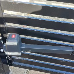 Automat do bramy dwuskrzydłowej BFT ATHOS