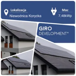Dom jednorodzinny z panelami słonecznymi na dachu, widoczne okna dachowe, informacja o lokalizacji Niewodnica Korycka i mocy instalacji 7,48kWp, logo firmy Giro Development.