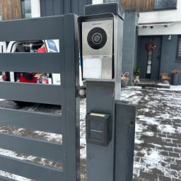 MIKOLI.pl Piotr Kowalski - Instalacja wideodomofonu u klienta