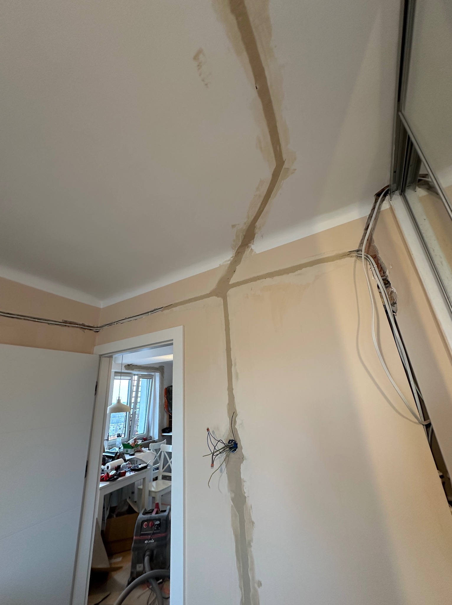 Kompleksowa wymiana instalacji elektrycznej w mieszkaniu