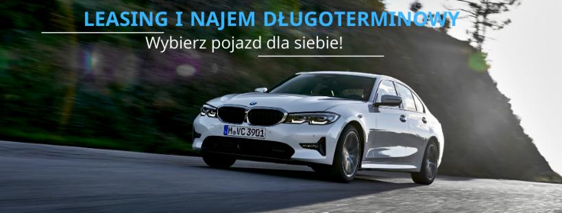 Biała limuzyna BMW serii 3 na asfaltowej drodze, widok z przodu lekko z boku, w tle zieleń i jasne niebo, na górze napis LEASING I NAJEM DŁUGOTERMINOWY.