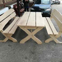 Ławki i stół z drewna dębowego