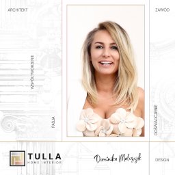 TULLAHOME Sp. z o.o. - Portret uśmiechniętej blond architektki wnętrz, Dominiki Malczyk, w ozdobnej kreacji na tle firmowego layoutu z hasłami: architekt, pasja, doświadczenie, design.