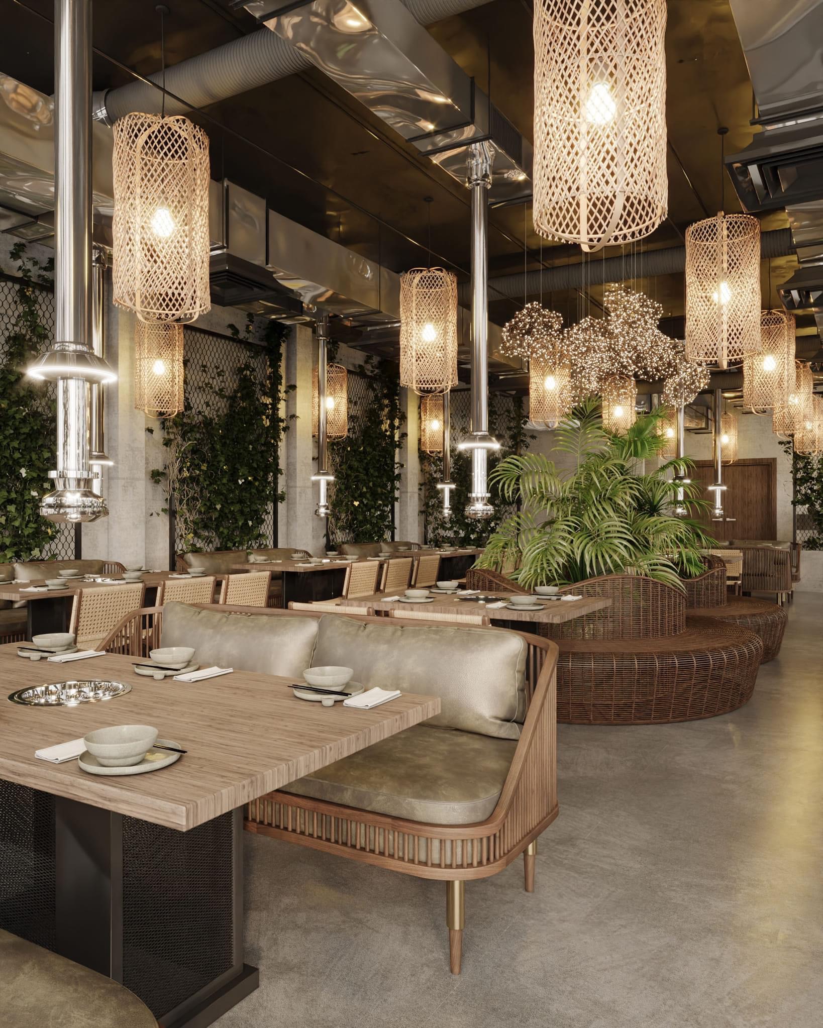 Wnętrze restauracji w stylu naturalnym z drewnianymi stołami, rattanowymi krzesłami i lampami, roślinami pnącymi się po ścianach i metalowymi okapami nad stołami do grillowania.