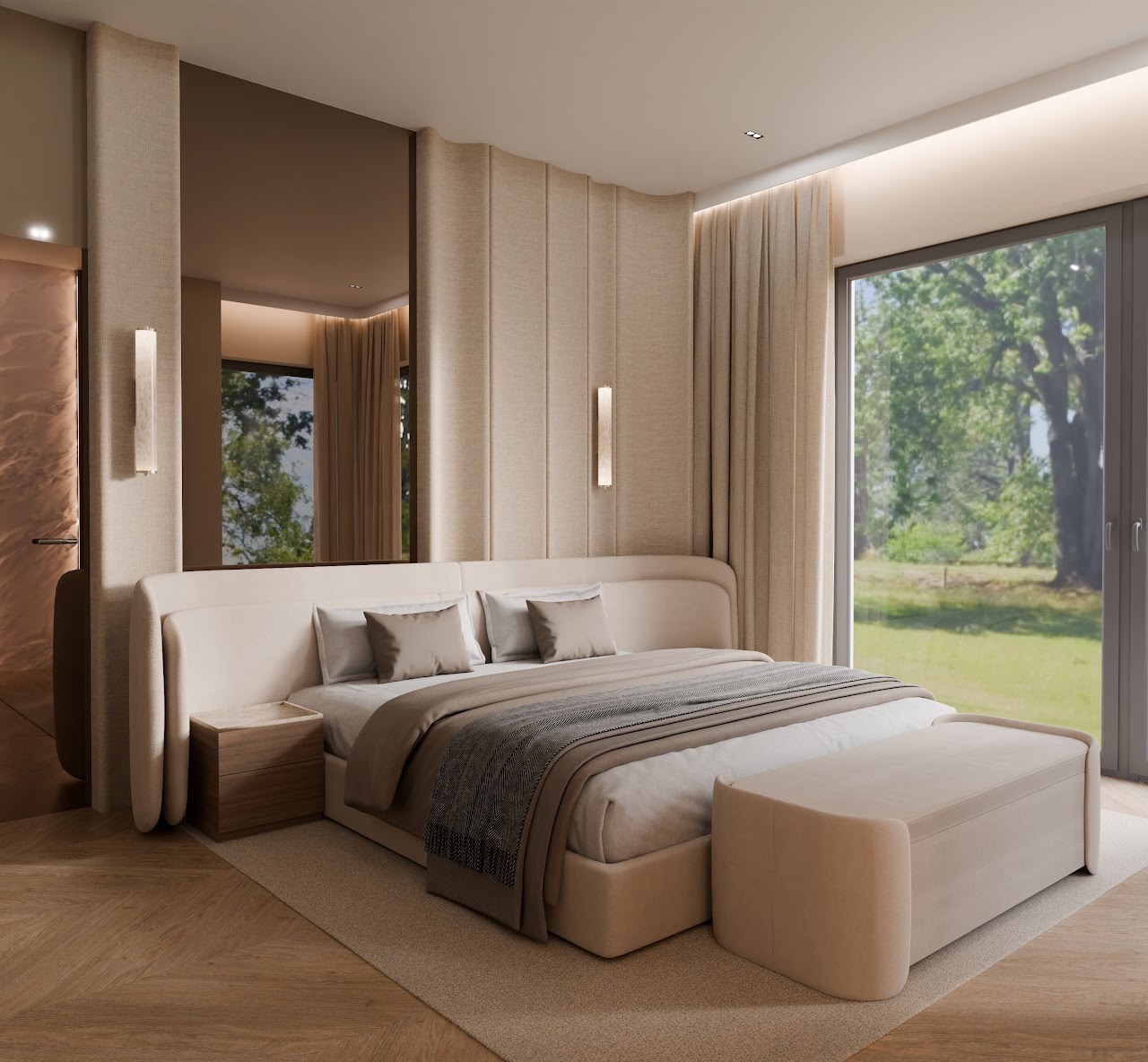 Elegancka sypialnia w beżach: tapicerowane panele ścienne, duże okno z widokiem na zieleń, łóżko z narzutą i pufą. Minimalistyczne lampy ścienne.
