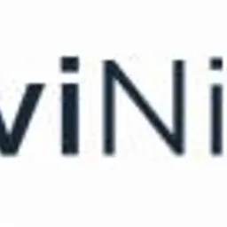 Logo firmy NaviNite z gradientem kolorów od zieleni do błękitu, symbolizujące nawigację.