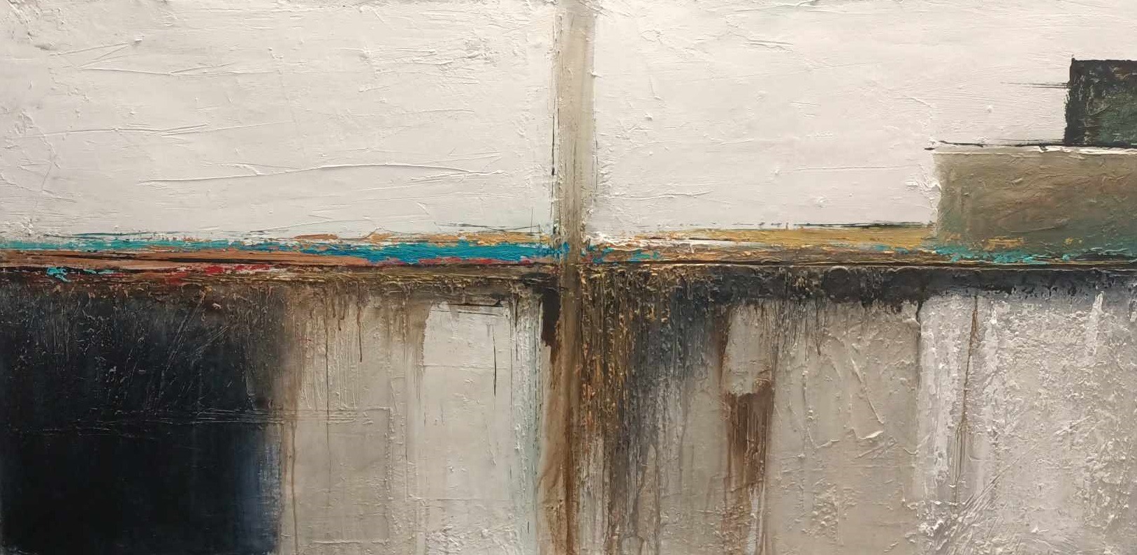 Abstrakcyjne malarstwo olejne z grubą fakturą, przedstawiające podział na cztery sekcje z dominacją bieli, brązu i akcentami turkusu, tworzące efekt głębi i tekstury.