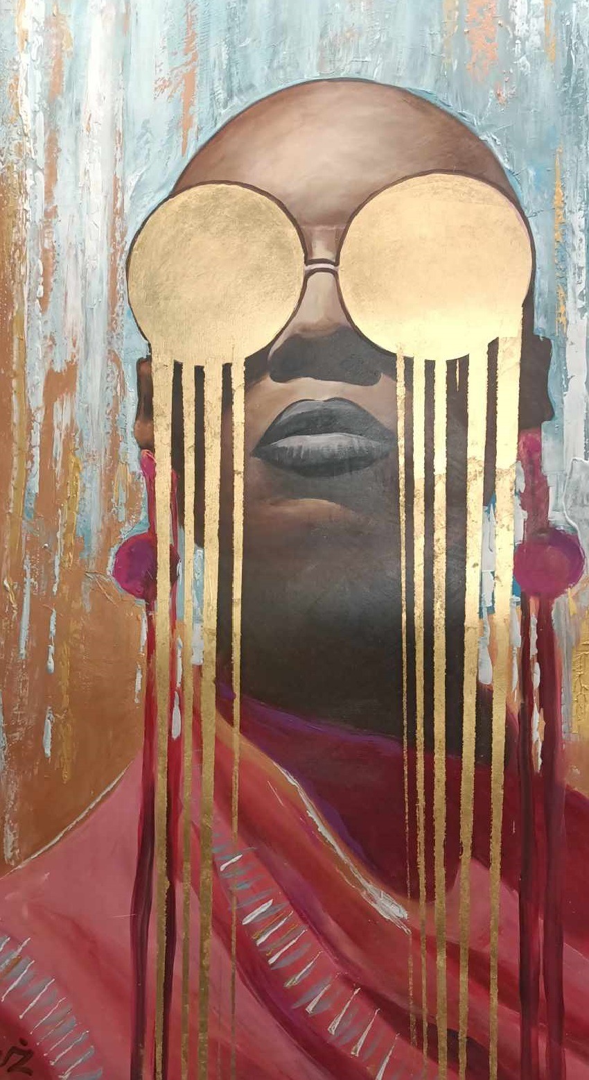 Abstrakcyjny portret osoby z okrągłymi okularami i złotymi łzami na płótnie, w odcieniach brązu, różu i błękitu, z widoczną fakturą farby.
