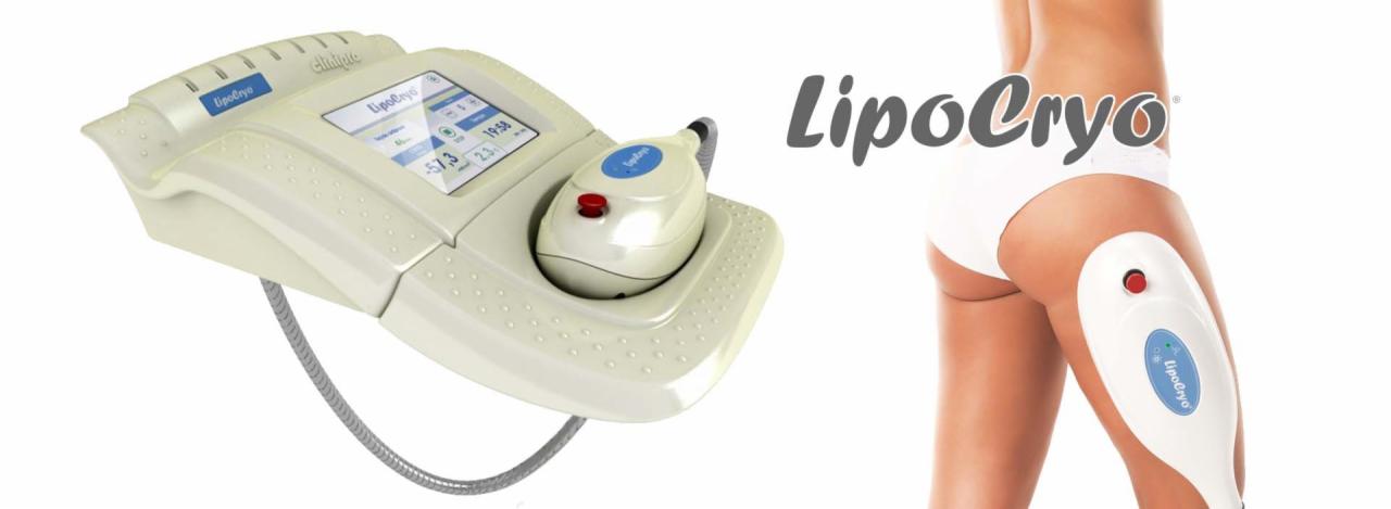 Urządzenie do kriolipolizy LipoCryo z aplikatorem na udzie modelki, widoczny ekran z parametrami zabiegu.