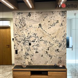 Usługi Kamieniarskie Janik Wioletta - Ściana dekoracyjna z kamienia naturalnego – oryginalne wykończenie salonu, unikatowy wzór i naturalne piękno kamienia.