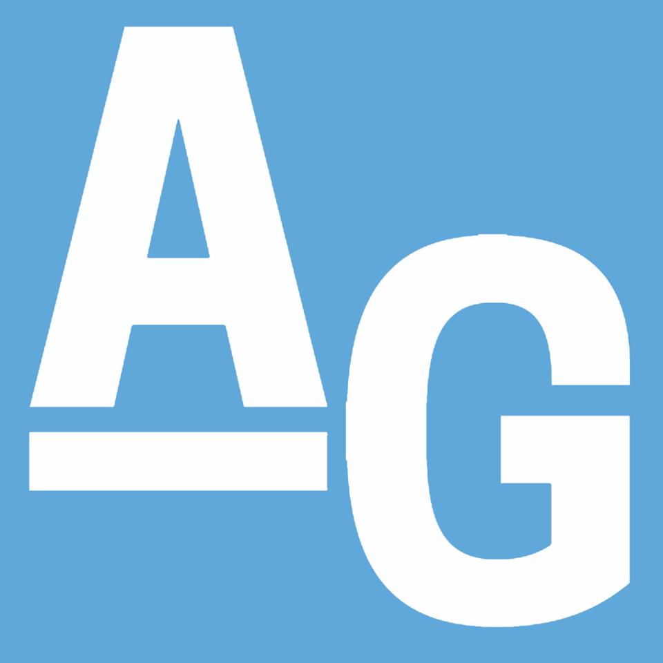Białe litery 'A' z podkreśleniem i 'G' na błękitnym tle, tworzące logo firmy.