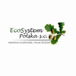 Logo firmy EcoSystem Polska s.c. z zielonym liściem dębu i trzema żołędziami.