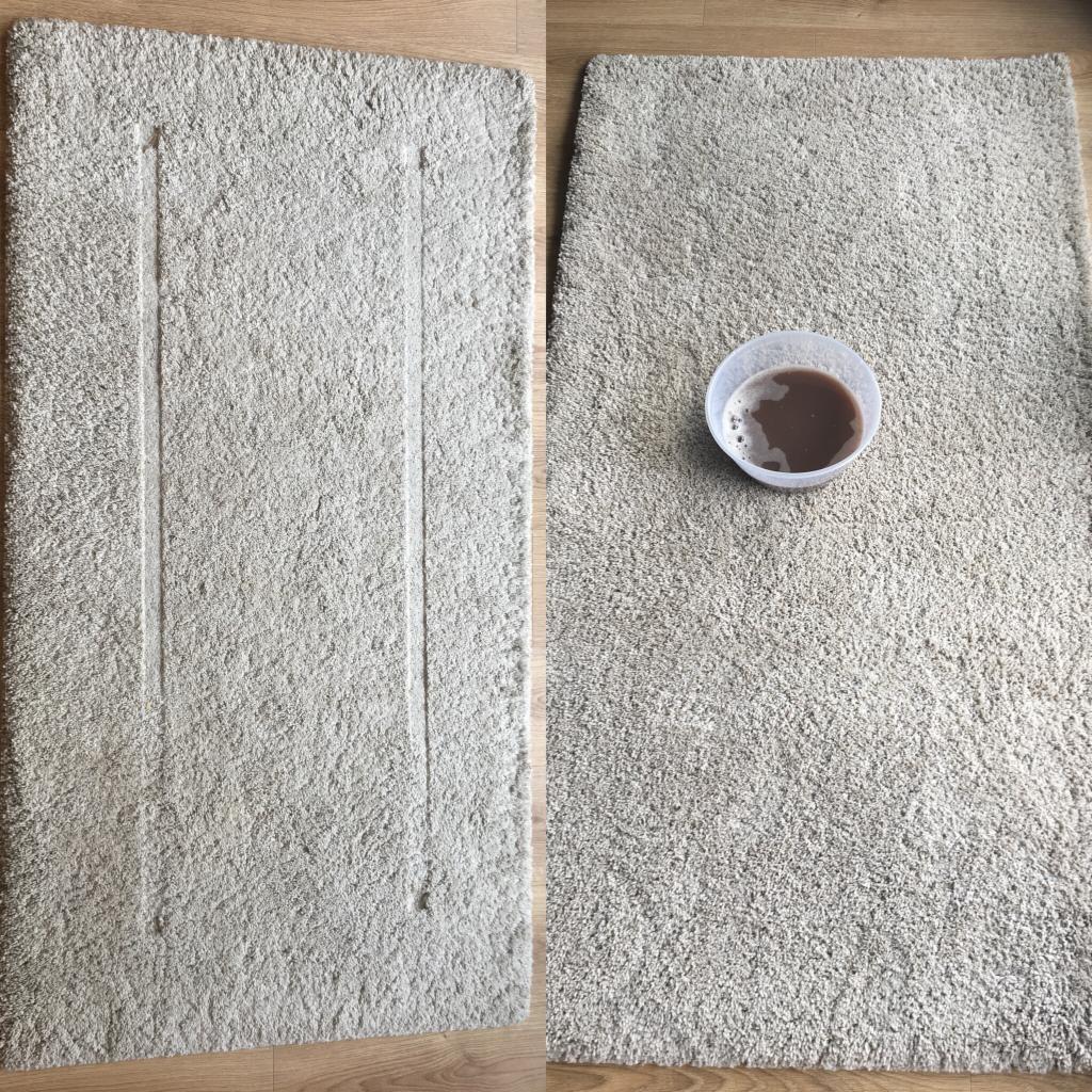 Dwa beżowe dywaniki łazienkowe, jeden przed praniem z widocznymi zabrudzeniami, drugi po praniu z naczyniem z brudną wodą.