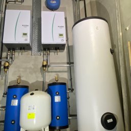 Solar Kontakt - Montaż 4 szt. Mitsubishi Zubadan 8 kW wraz z zasobnikami na CWU, Belgia