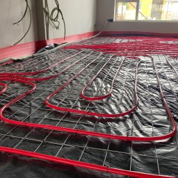 Solar Kontakt - Montaż ogrzewania podłogowego wraz z rozprowadzeniem wody użytkowej metodą rozdzielaczową. Miejsce Belgia