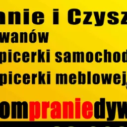 Żółte tło z napisem 'Pranie i Czyszczenie' oraz listą usług: dywanów, tapicerki samochodowej i meblowej, obok zarysu czarnego samochodu.