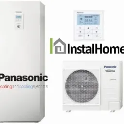 Biała pompa ciepła Panasonic Aquarea All in One z wbudowanym zasobnikiem ciepłej wody, widoczny panel sterowania i jednostka zewnętrzna, obok logo InstalHome Strzelin.