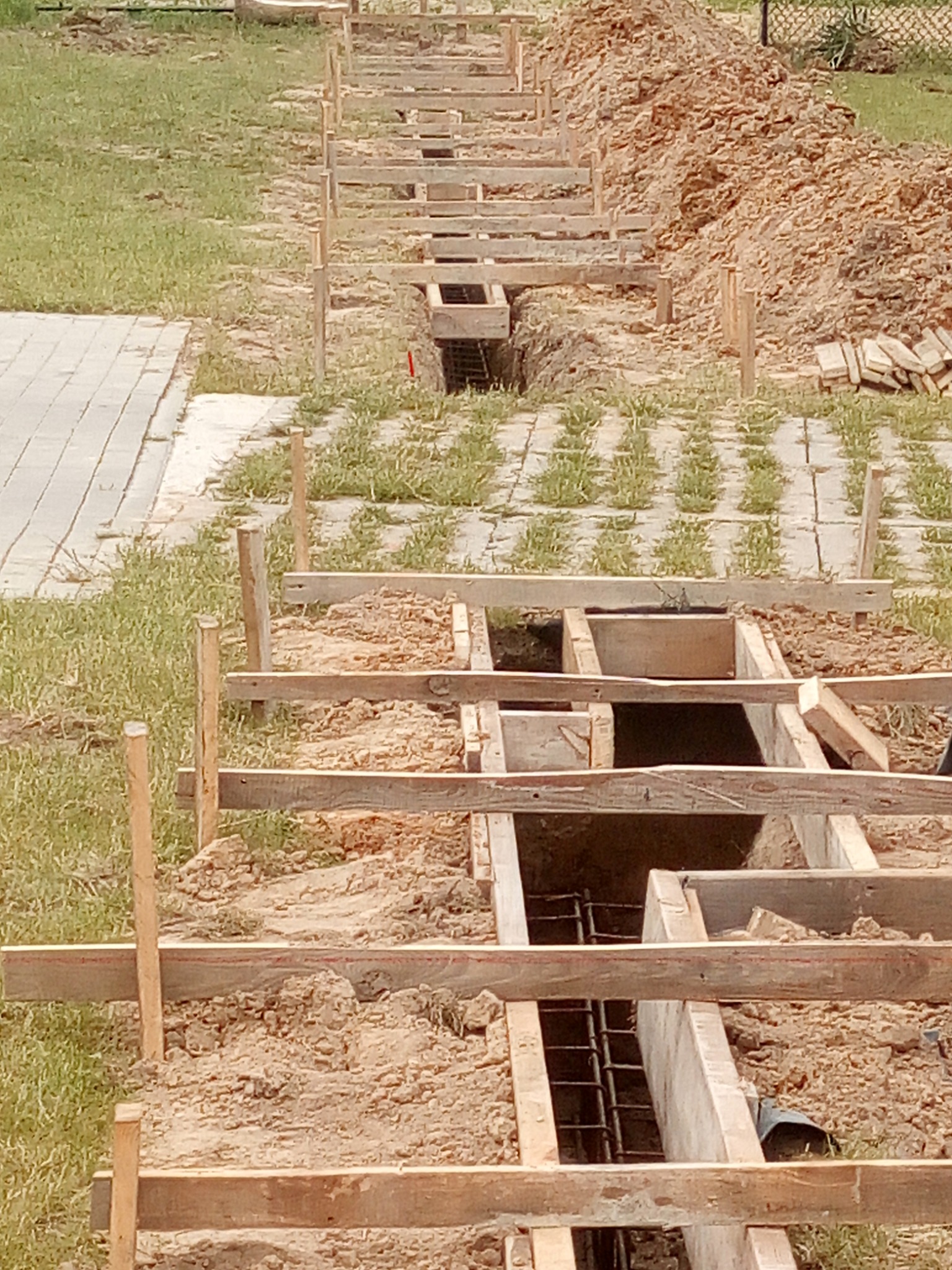 Wykonanie ław pod ogrodzenie z bloczków betonowych