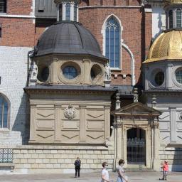 Kaplica Zygmuntowska(z prawej) i Kaplica Wazów w Katedrze Wawelskiej