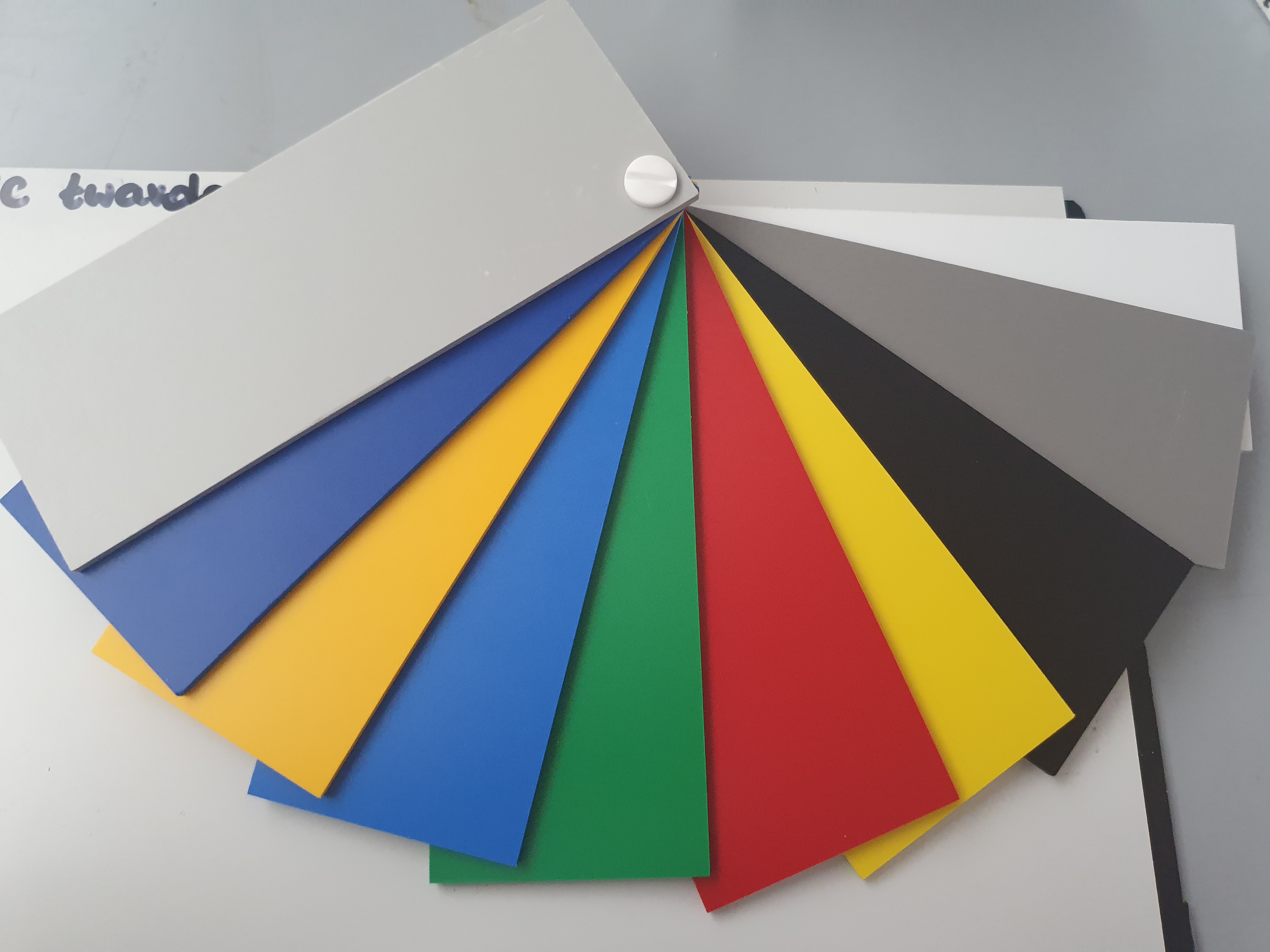 Kolory spienionego PVC