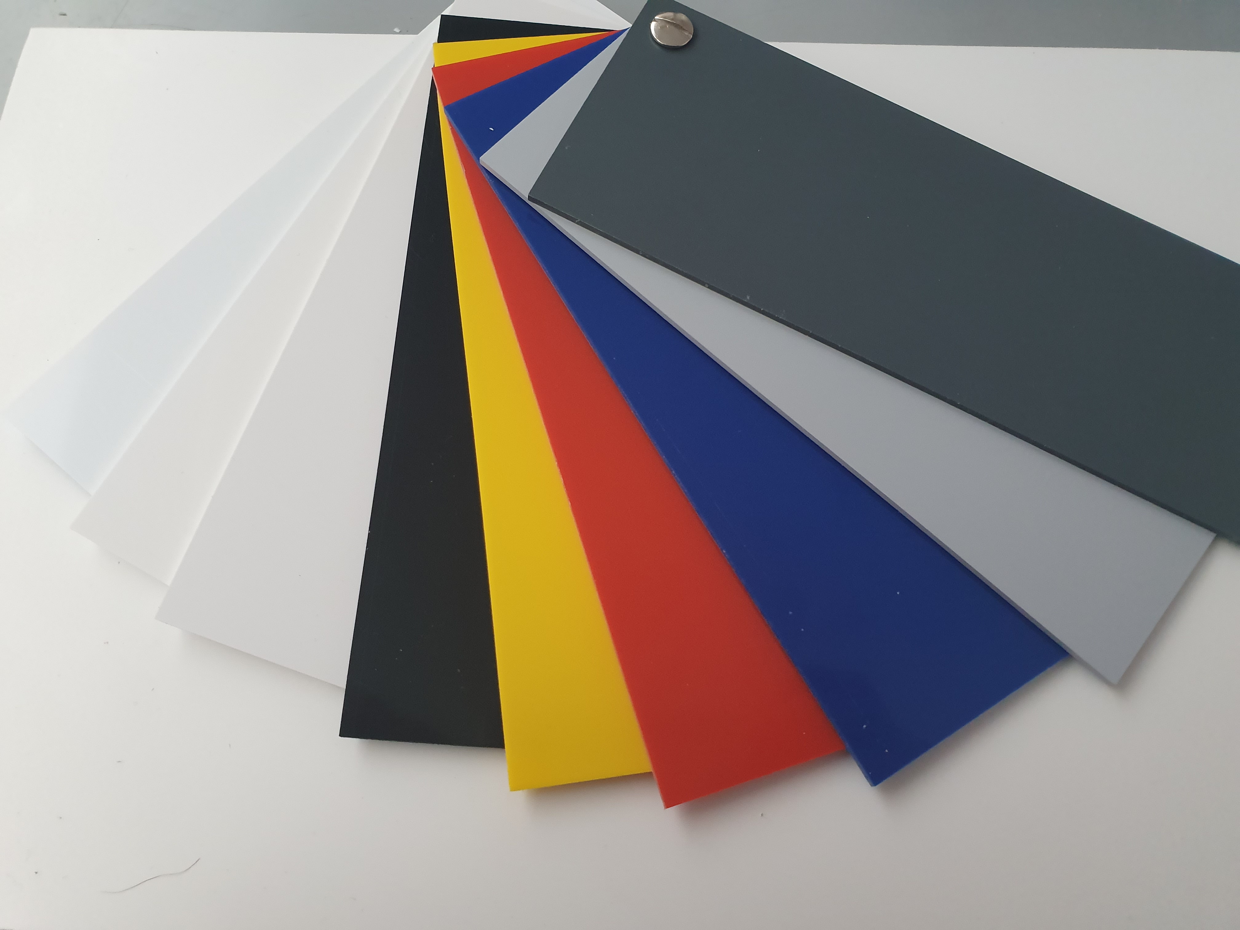 Kolory twardego PVC w połysku