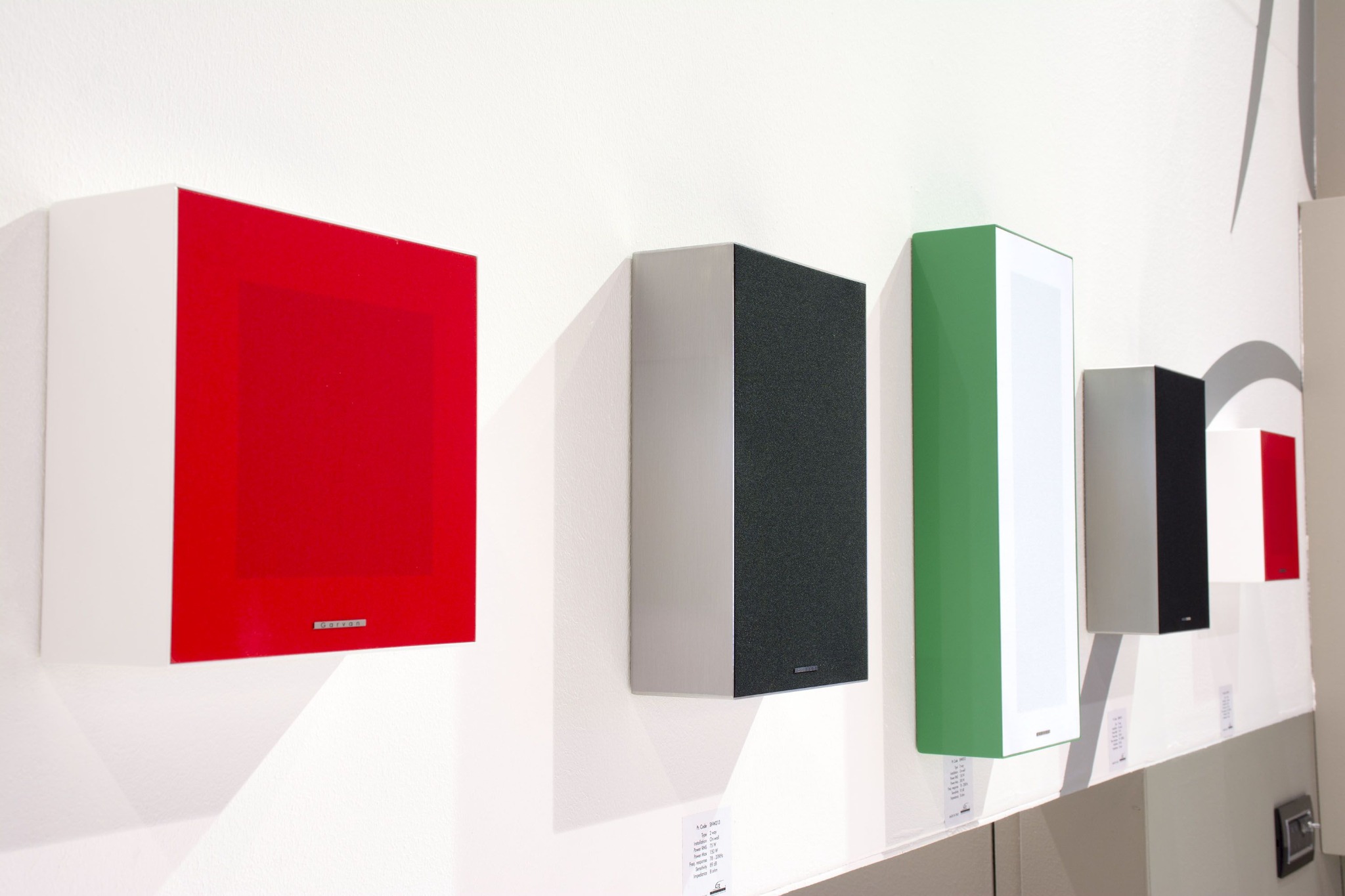 głośniki instalacyjne dostępne w wielu wariantach kolorystycznych