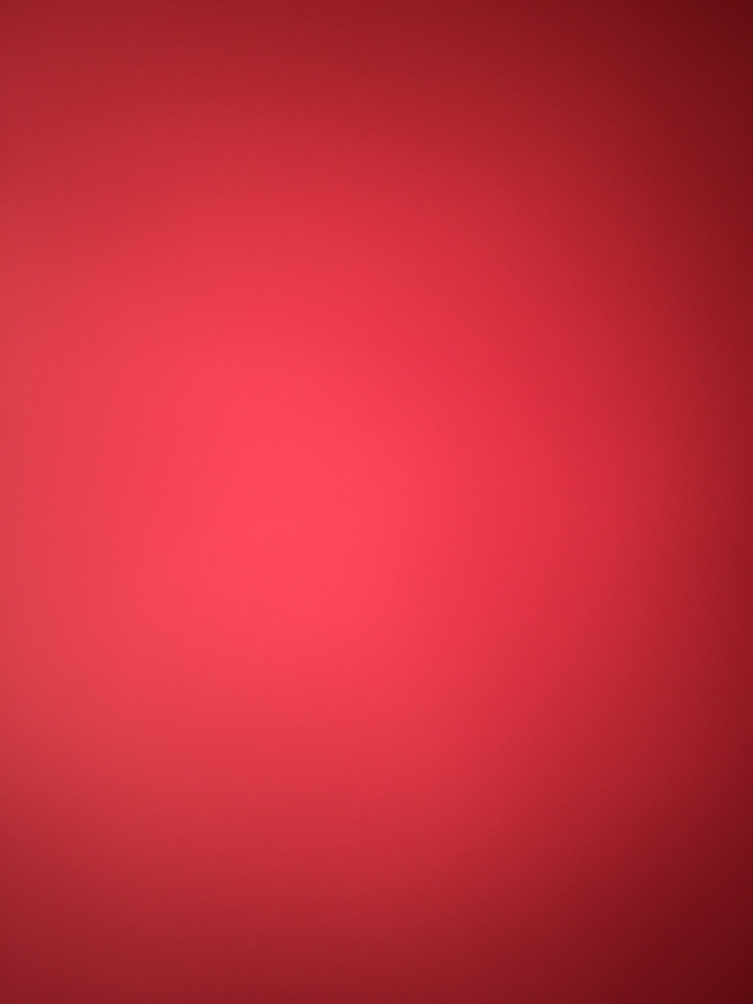 Czerwone tło z gradientem, ciemniejsze w rogach, jaśniejsze w centrum.