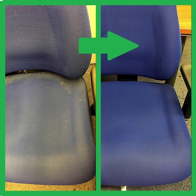 Krzesełko biurowe z tapicerką w odcieniach niebieskiego, przed i po czyszczeniu, z wyraźną różnicą w wyglądzie i strzałką wskazującą kierunek poprawy.