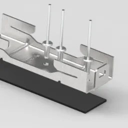Szczegółowe ujęcie uchwytu montażowego z metalu, przymocowanego do czarnej, prostokątnej podstawy, z trzema nitami, prezentowane na jednolitym, jasnoszarym tle.
