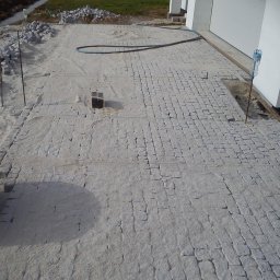 Układanie kostki brukowej Męcinka 3