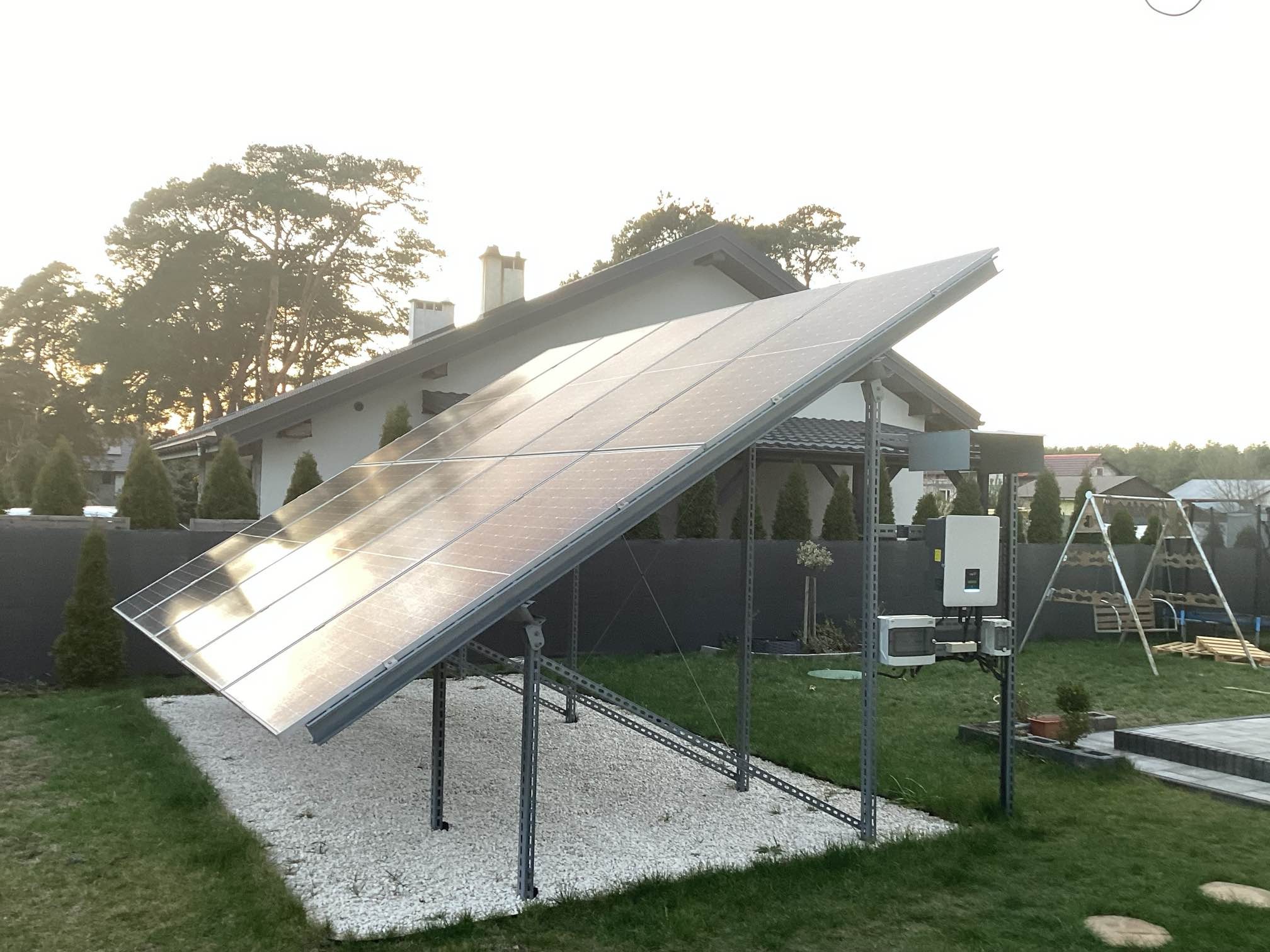 Kujawsko-pomorskie PV 5,4 kwp, uruchomiona luty 2023 produkcja 13400 kWh + 2025 dodanie magazyny energii 11,5 kWh