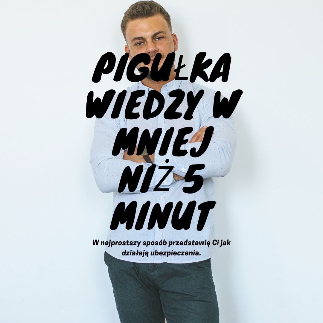 Mężczyzna w koszuli z podwiniętymi rękawami, na białym tle, z nałożonym tekstem 'Pigułka wiedzy w mniej niż 5 minut. W najprostszy sposób przedstawię Ci jak działają ubezpieczenia.'