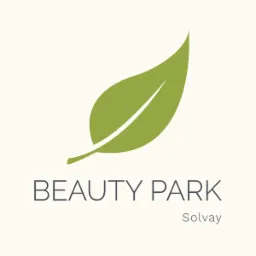 Logo firmy Beauty Park Solvay z zielonym liściem i minimalistycznym fontem na jasnym tle.