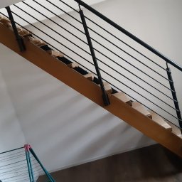 schody z trepami drewnianymi