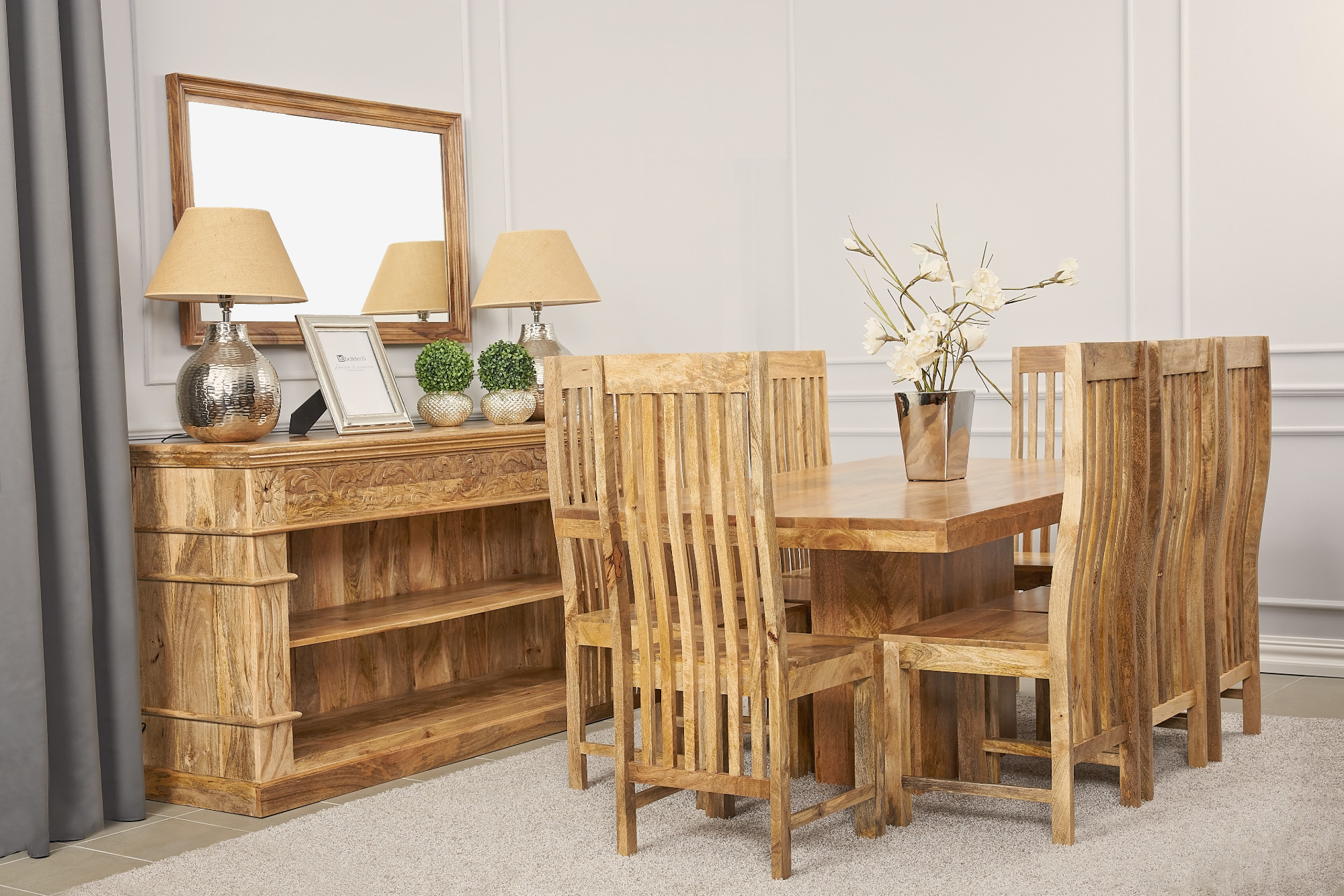 Stół z drewna mangowca