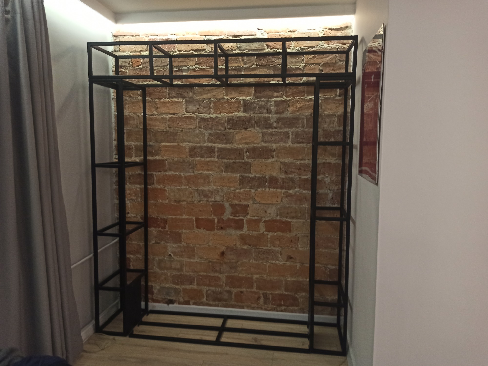 Malowanie proszkowe konstrukcji kolorami z palety RAL.