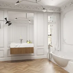 Elegancka łazienka w bieli z marmurowym blatem umywalki i podłogą w jodełkę, oświetlona nowoczesną lampą sufitową i kinkietem.