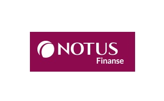 Logo firmy NOTUS Finanse na białym tle, w kolorze purpurowym, z okrągłym symbolem i napisem 'Finanse' pod nazwą firmy.