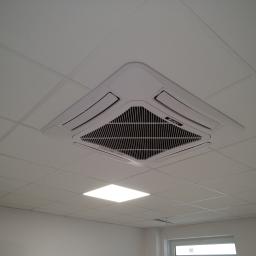 Klimatyzator kasetonowy - w suficie podwieszonym