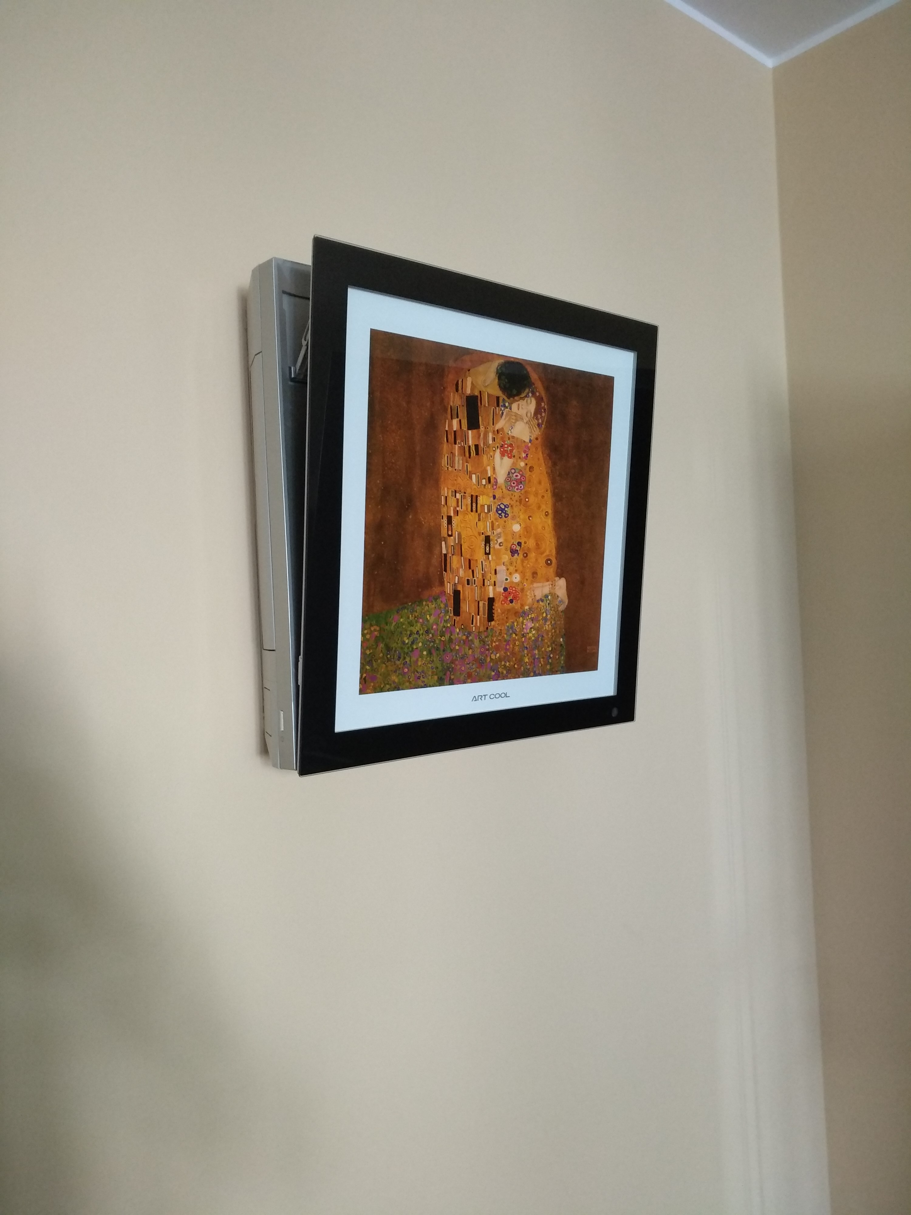 Jednostka wewnętrzna klimatyzatora marki LG ArtCool Gallery