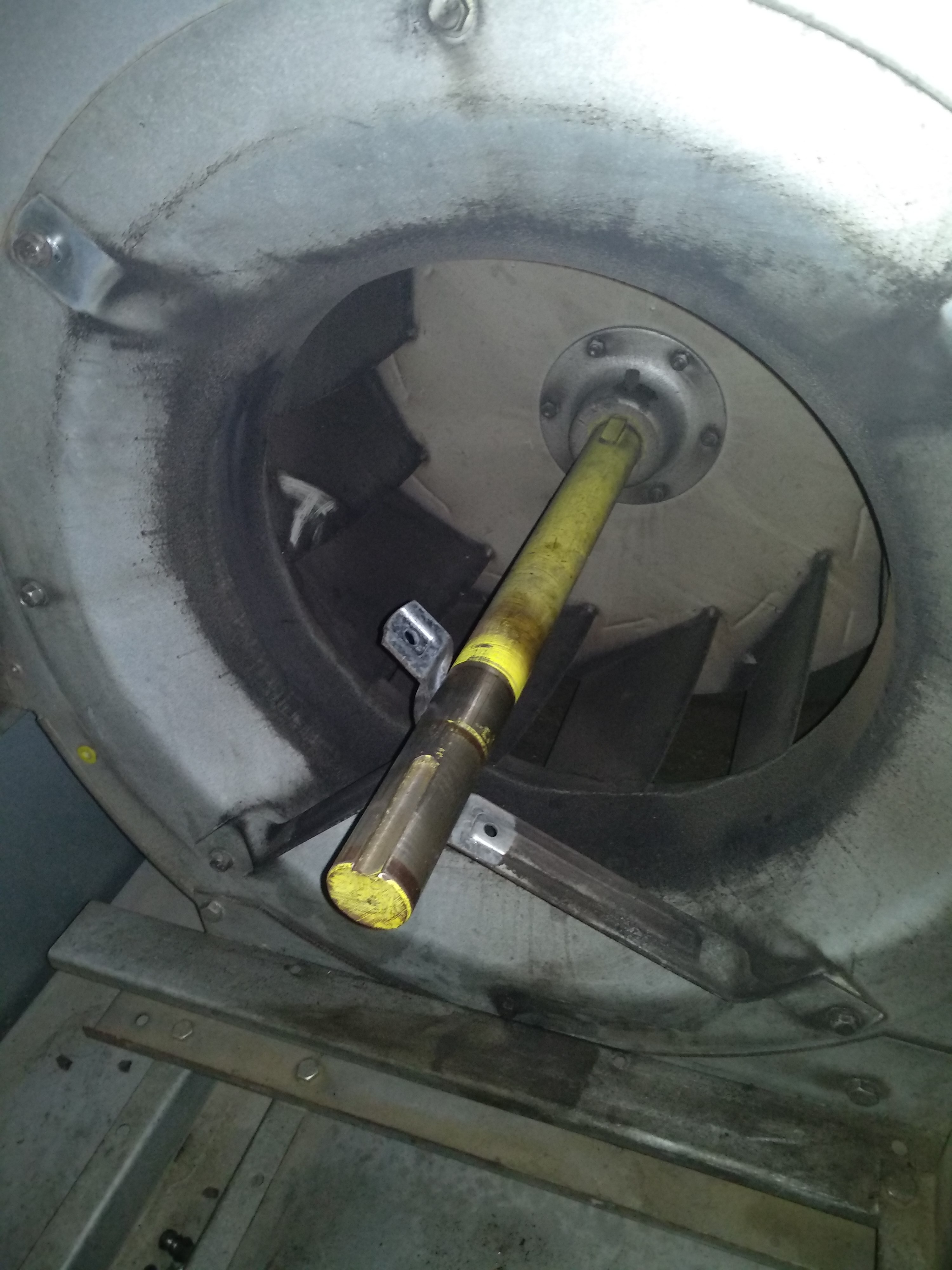 Wymiana łożysk w centrali wentylacyjnej dla przemysłu