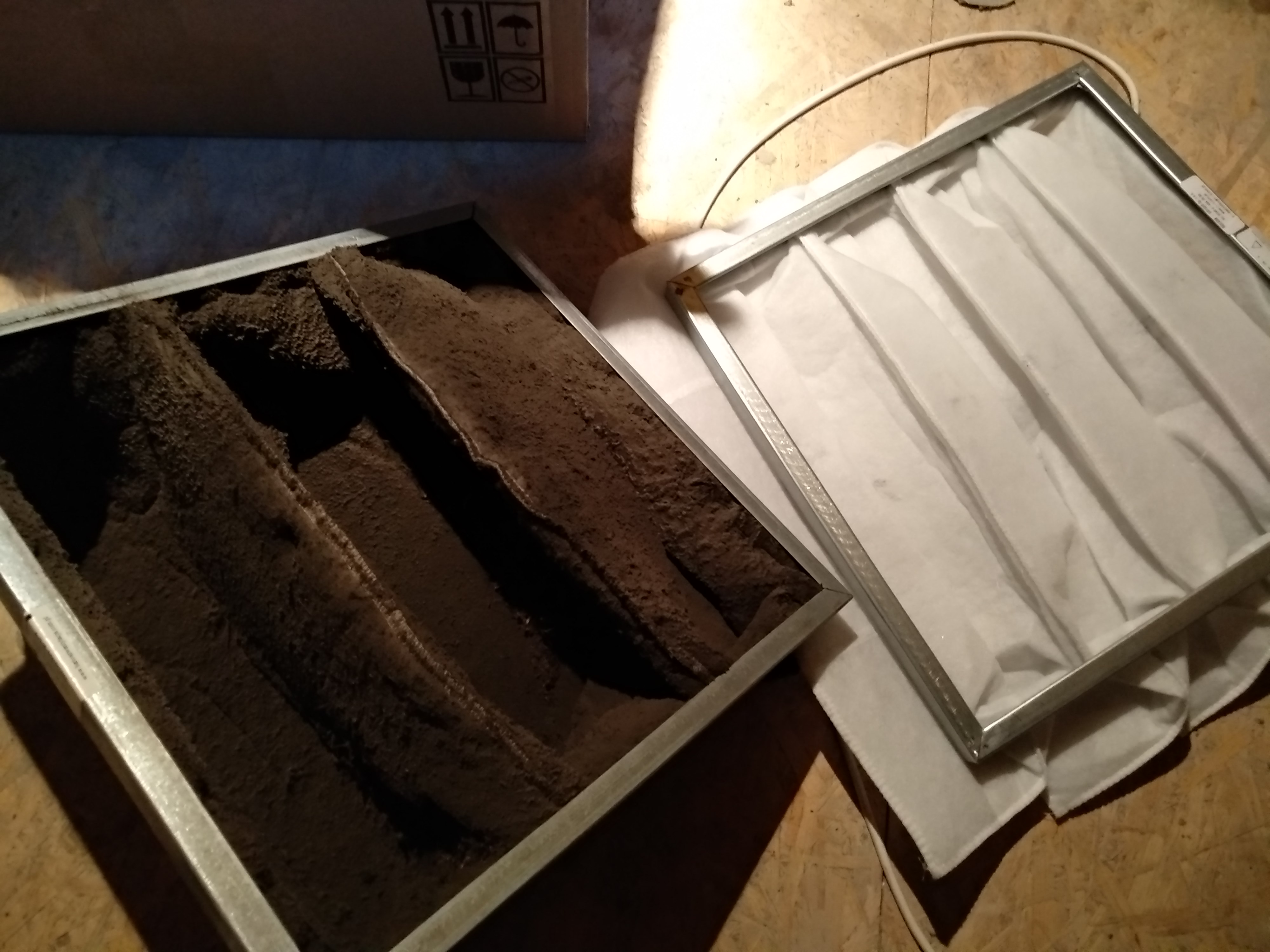 Filtry powietrza w centrali wentylacyjnej po 4 miesiącach internswynej pracy (w kontekście smogu)