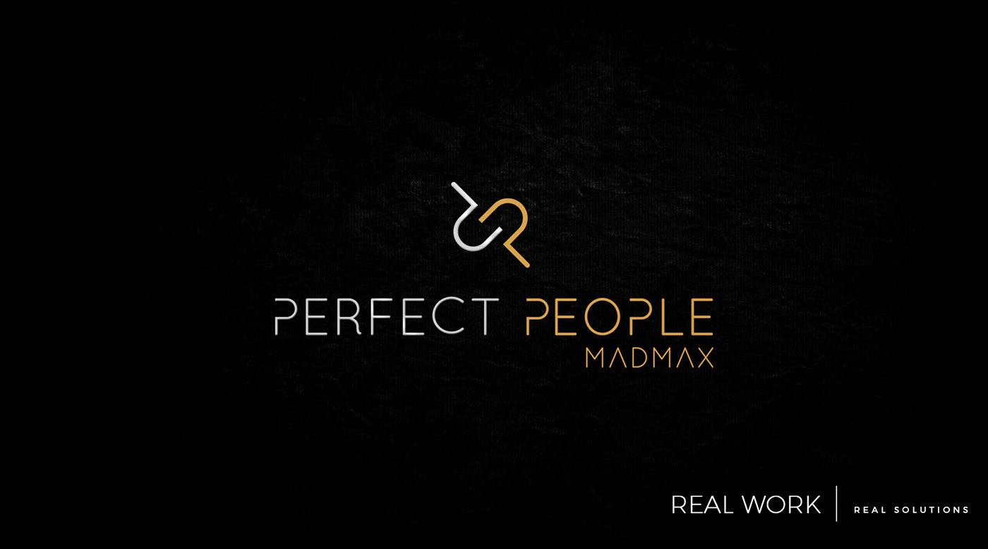Logo firmy outsourcingowej Perfect People Madmax z symbolem dwóch połączonych liter 'P' w kolorach białym i złotym na czarnym tle z delikatną teksturą.