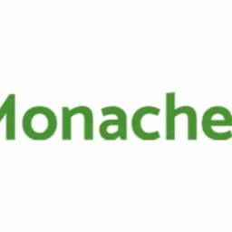 Logo firmy Monachem z trzema zielonymi liśćmi po lewej stronie nazwy.