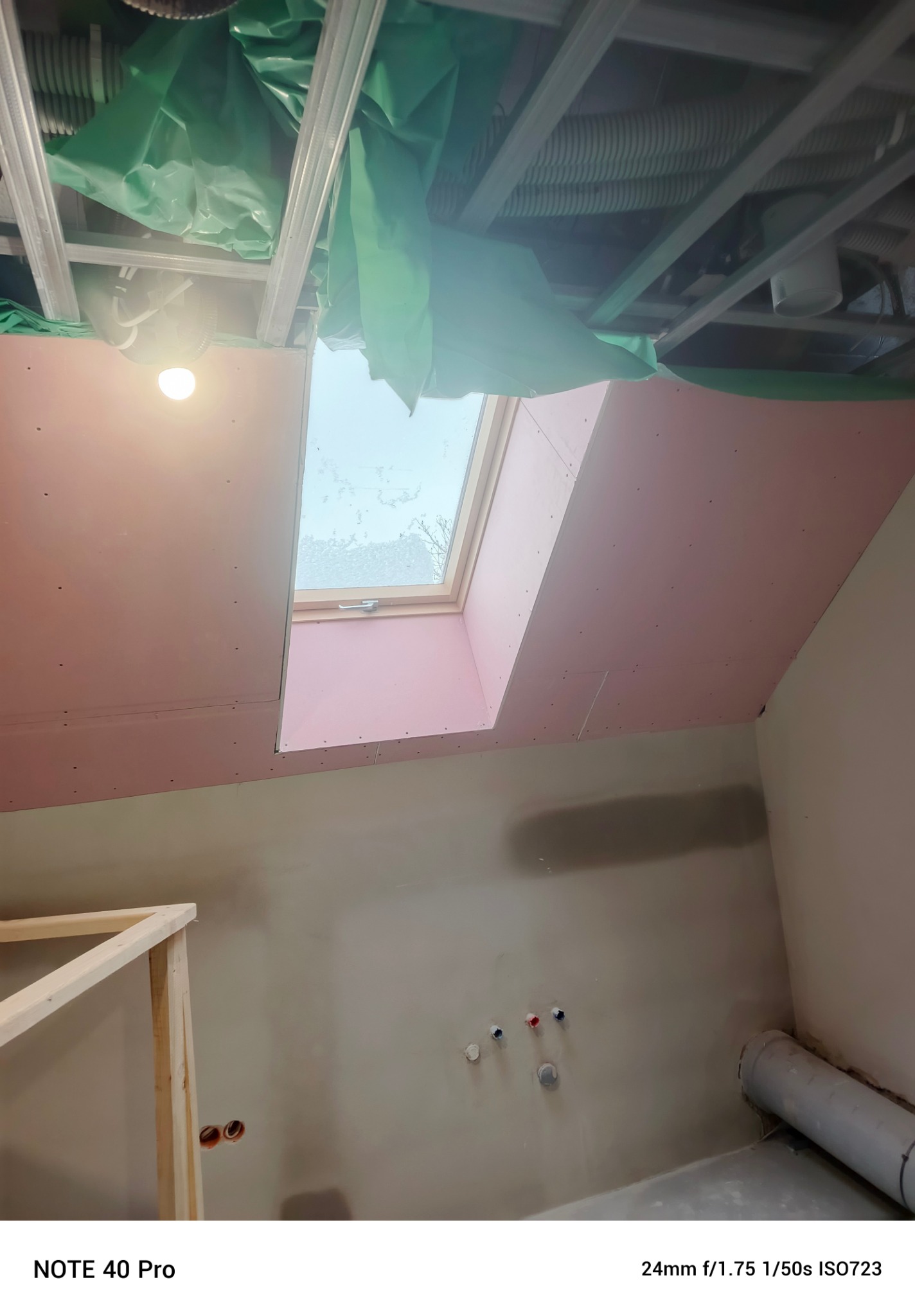 Zabudowa poddasza płytami GK.